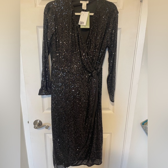 H&M sequin wrap midi dress - Picture 4 of 6